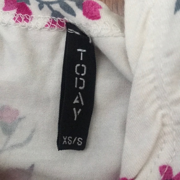 Long sleeve floral crop top XS/S like new - Picture 3 of 3